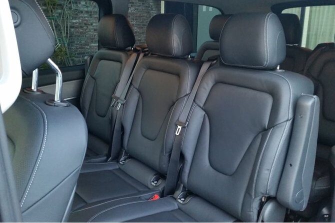 1-15 persons Taxi or Bus Transfer Amsterdam Airport to Dordrecht - Key Points