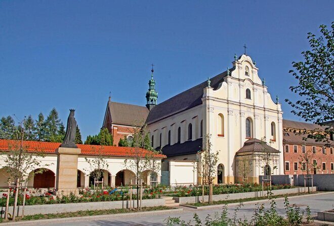 1.5h Crazy Guides' Communism Tour of Nowa Huta in Classic Car - Key Points