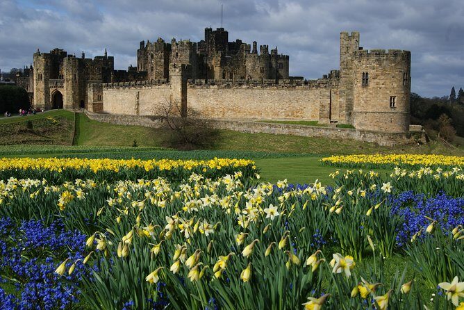 1 Day Alnwick Castle, Holy Island & Scottish Borders - FAQs