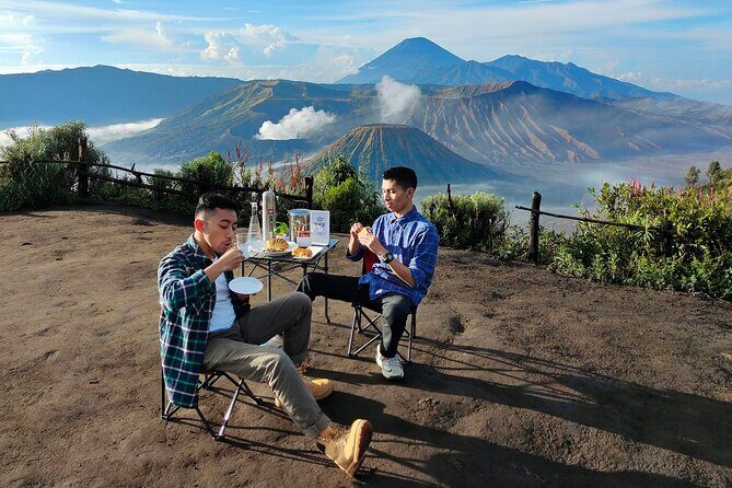 1 Day - Bromo Sunrise Romantic Breakfast // 00.30 - 13.00 - FAQ