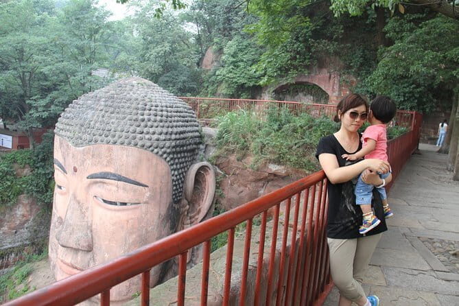 1-Day Chengdu Layover Tour: Leshan Giant buddha with Round Airport Transfer - The Itinerary: A Closer Look