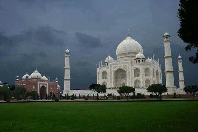 1-Day Golden Triangle Tour to Agra and Jaipur from Delhi - The Morning at the Taj Mahal