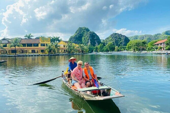 1 Day Luxury Day Tour in Hoa Lu, Tam Coc & Mua Cave - Exploring the 1 Day Luxury Day Tour in Hoa Lu, Tam Coc & Mua Cave