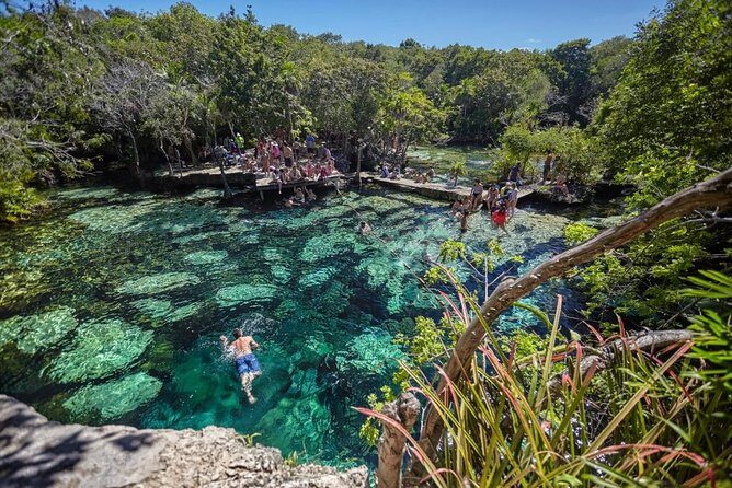 1 Day Tour to Bacalar, Cenotes and 7 color Lagoon with lunch from Cancun - Starting Early and Comfortable Transportation