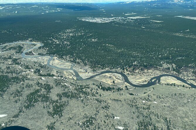 1 Hour Aerial Tour Over the Western Boundary of Yellowstone - Practical Tips and Considerations