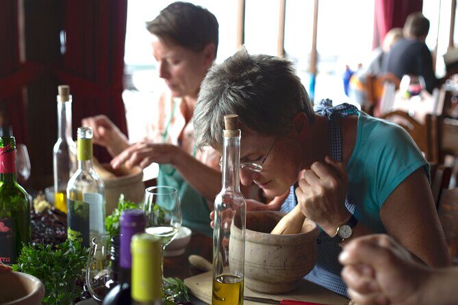 1 Hour and Half Mojo Sauce Workshop With Winery Tour - Key Points