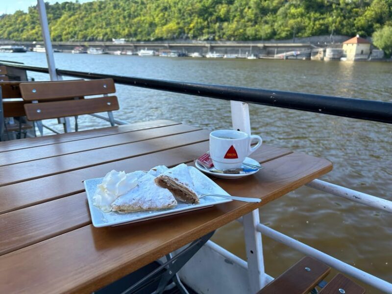 1 hour boat cruise with fragrant coffee and homemade strudel - Exploring the Experience in Depth