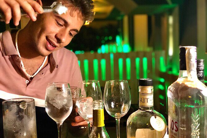 1-Hour Gin Tonics Guided Workshop with special view in Madrid - Frequently Asked Questions