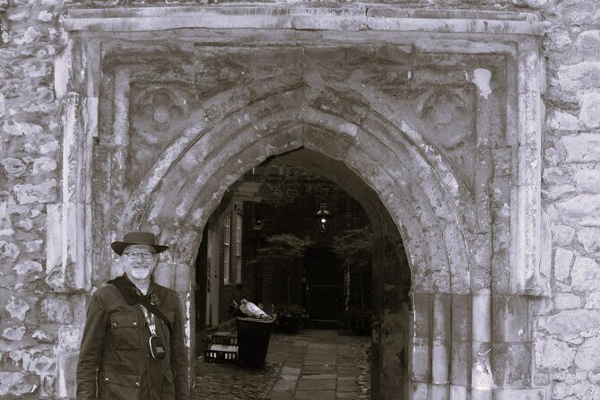 1 Hour Guided AI Walking Tour from Big Ben London in Any Language - What Travelers Can Expect