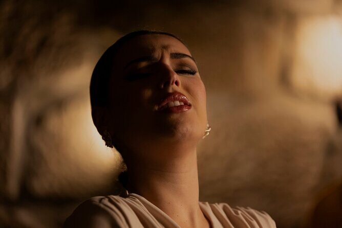 1-hour Intimate Fado Concert in a Typical Venue - Key Points