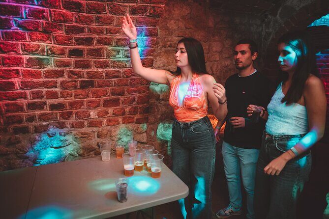 1 Hour of Open Bar Pub Crawl + Karaoke + VIP Entry to Best Clubs - Key Points