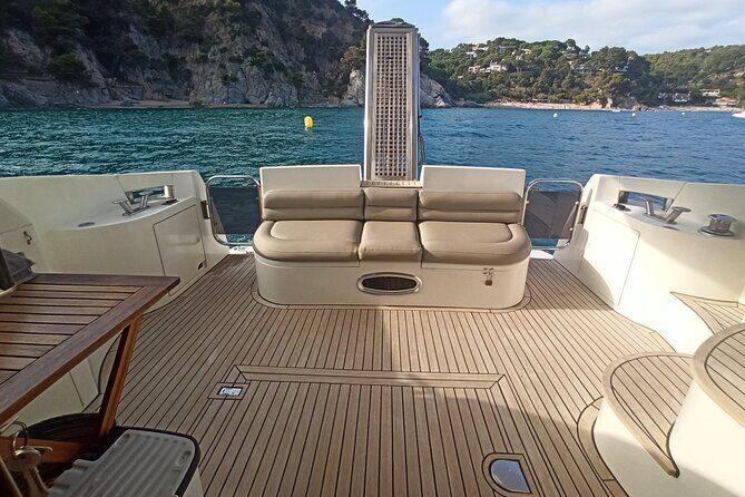 1 Hour Sail + Spanish Lunch or Dinner for 2 People in a Luxury Motor Boat - FAQ