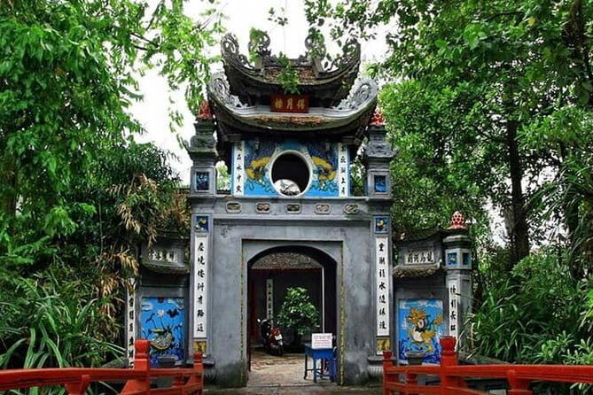 1 night cruise selection over Halong, Bai Tu Long or Lan Ha Bay - FAQ