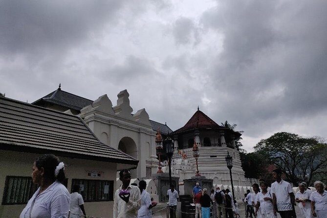 10 Day Round tour In Sri Lanka - FAQ