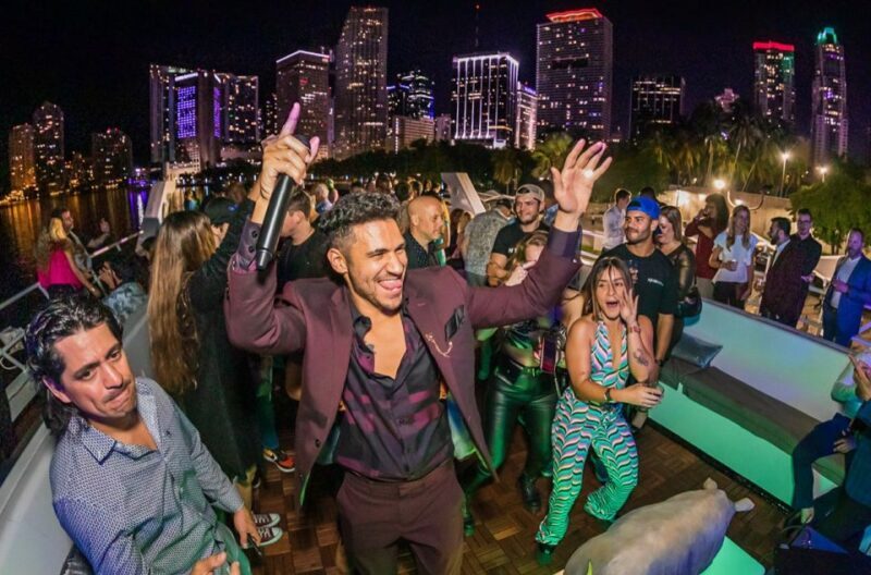 100ft 200 passenger 3 story mega yacht w open bar at Bayside - Key Points