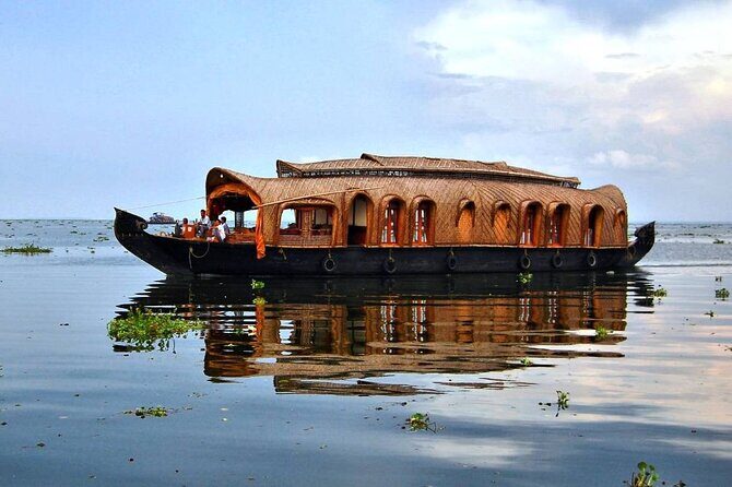 15 Days Private Tour in North India Mumbai and Kerala - Accommodation and Meals