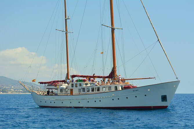 1,5 Hour sunset Tour on a Historical Boat with music DJ &, drinks - Authentic Insights from Reviews