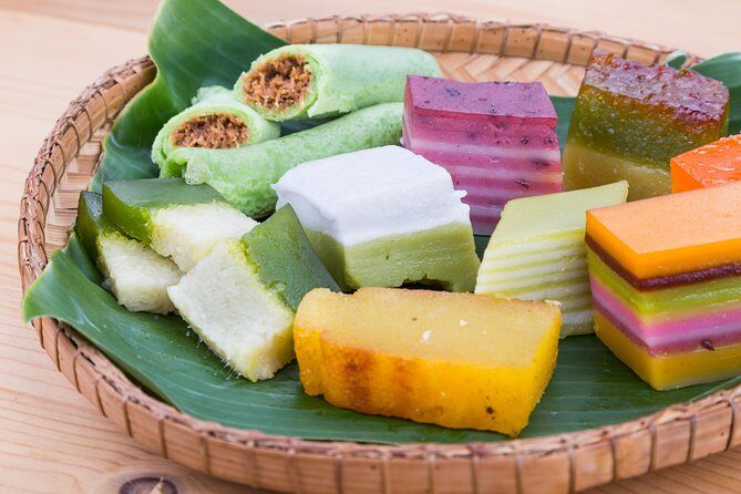 *17 Hrs Melaka Excitements Van Tour from Ipoh w' Tour Guide - First Stop: Baba Charlie Nyonya Cakes
