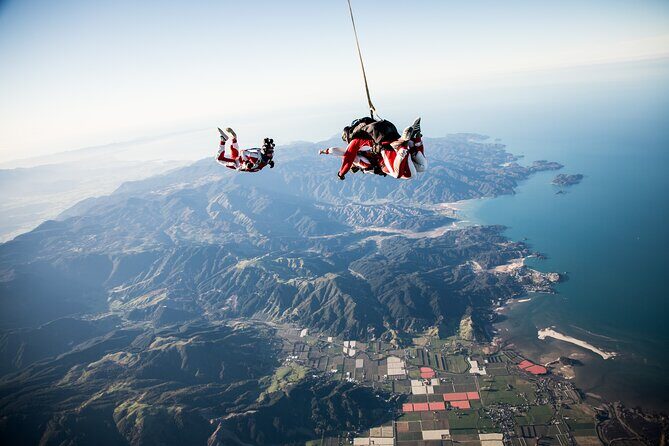 18,000ft Tandem Skydive over Abel Tasman - Who Will Love This Experience?