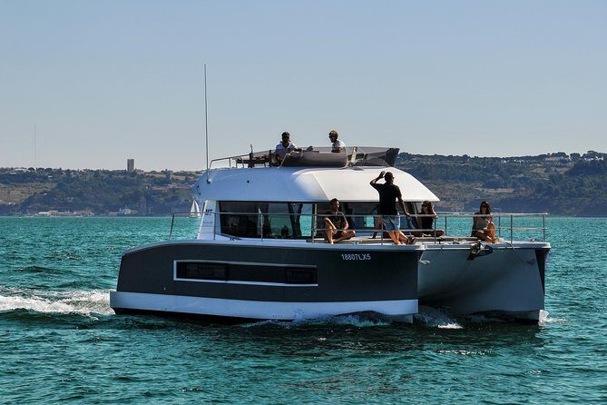 1H power catamaran up to 18 people in Lisbon - Practical Details: What to Expect