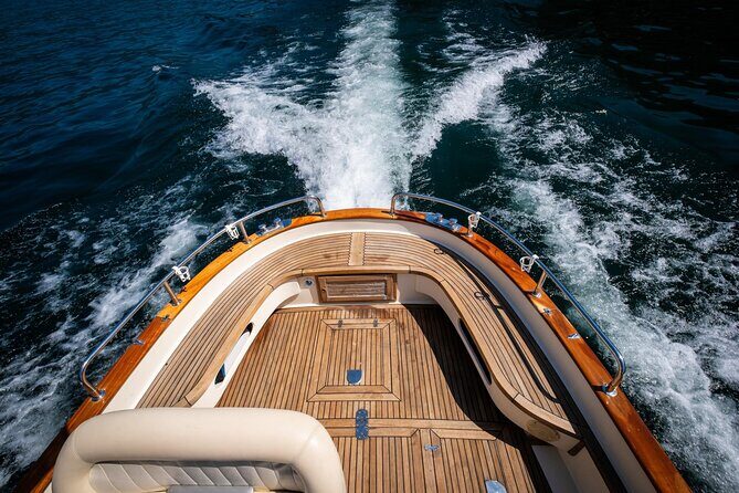 1H Private Cruise on a beautiful wooden speedboat on Lake Como - Frequently Asked Questions
