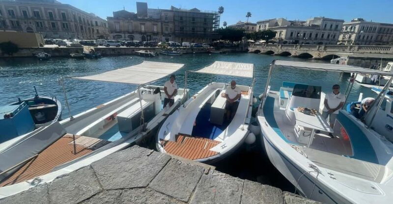 2.5-HOUR BOAT TOUR ORTIGIA+SEA CAVES+PILLIRINA+FRUIT DRINK - Who This Tour Is Perfect For