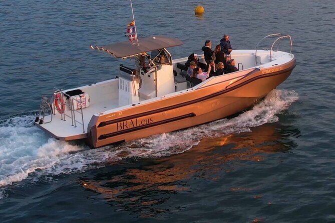 "2 bays, mornings, afternoons, sunset with a glass of cava - An Authentic San Sebastián Coastline Experience