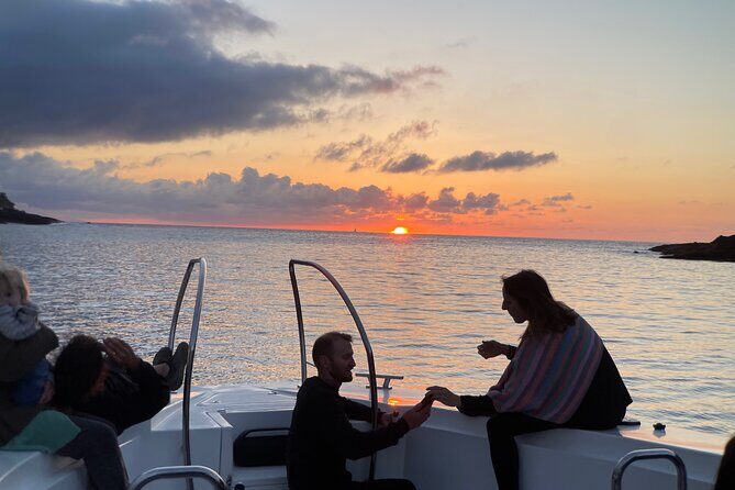 "2 bays, mornings, afternoons, sunset with a glass of cava - Included & Not Included