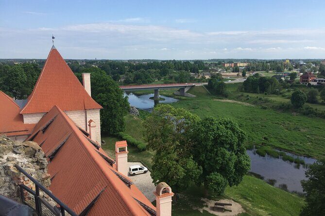 2 countries! Hill of Crosses, Rundale Palace and Bauska castle - An in-Depth Look at What to Expect