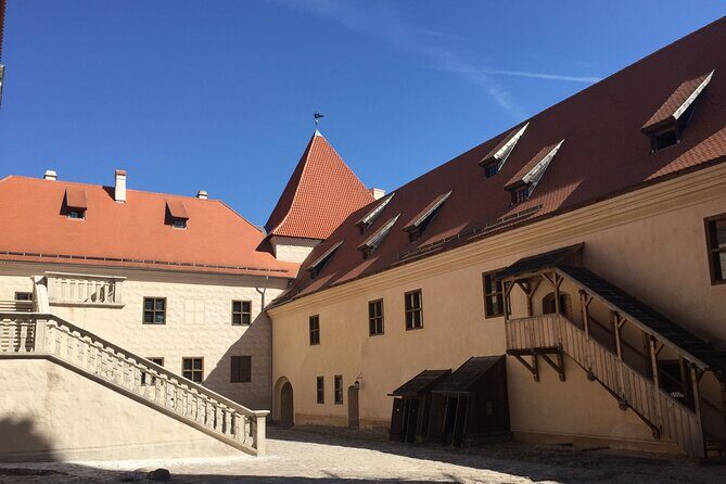 2 countries! Hill of Crosses, Rundale Palace and Bauska castle - Wrapping It Up