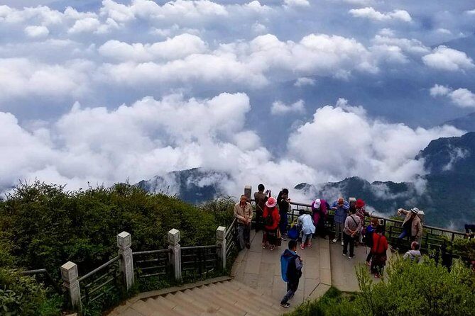 2-Day All Inclusive Leshan Giant Buddha and Emei Mountain Tour - Who Should Consider This Tour?