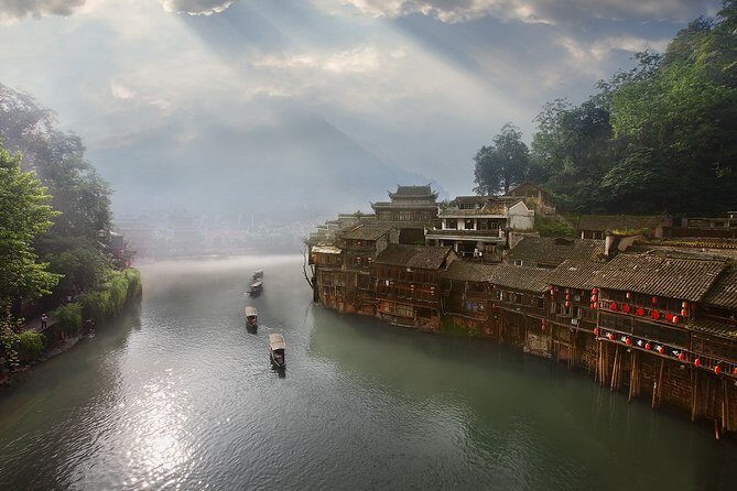 2-Day Fenghuang Old Town and Dehang Miao Village Private Tour with Accommodation - Key Points