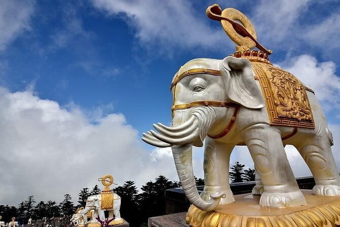 2-Day Private Tour: Leshan Giant Buddha and Mount Emei from Chengdu - Exploring the 2-Day Private Tour: Leshan Giant Buddha and Mount Emei from Chengdu