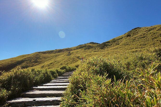 2-Day Private Tour to Sun Moon Lake and Mount Hehuan - Discovering Sun Moon Lake: The Heart of the Tour