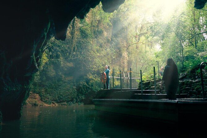 2 Day Tour Auckland to Hobbiton, Waitomo, Rotorua and Taupo - Introduction