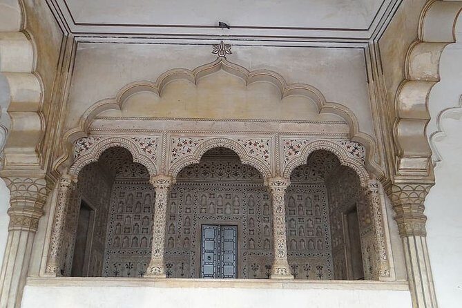 2 day trip to Agra from Kolkata with air tickets - Key Points