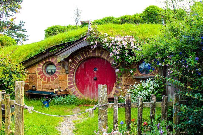 2 Day Waitomo Caves, Hobbiton Movie Set and Rotorua Tour from Auckland - Meals and Cultural Touches