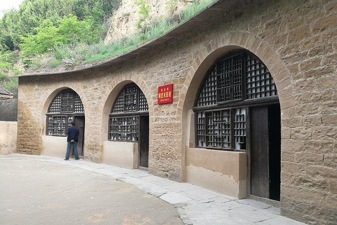 2-Day Yan'an Tour from Xi'an by Bullet Train - Revolutionary Memorial Hall and Hotel Check-in