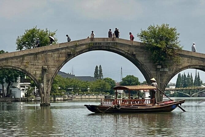 2-Day Zhujiajiao Water Town, Shanghai and Suzhou Private Tour - Discovering Zhujiajiao Water Town – The Venice of China