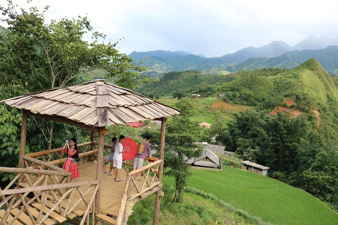 2 days 3 Nights Sapa Trekking Tour by Night Train from Hanoi - The Journey Begins: Night Train from Hanoi to Lao Cai