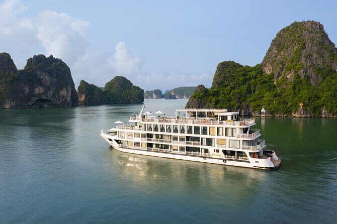 2 Days and 1 Night Ha Long Bay Luxury Escape on Apple Cruise - The Experience: An In-Depth Look