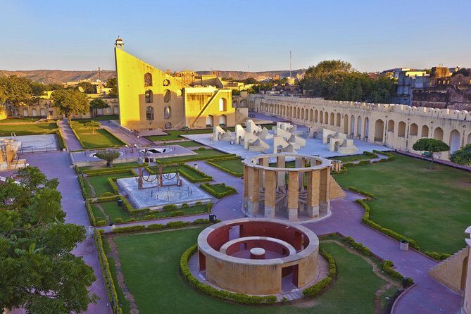 2 Days: Guided Jaipur Tour With Hotel, Lunch & Entry Fee - Authentic Experiences and Practicalities