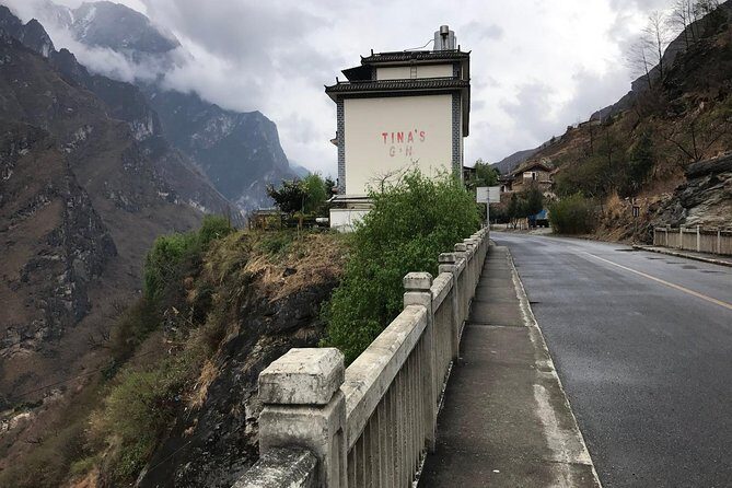 2-Days Lijiang Tiger Leaping Gorge Hiking Tour and drop off at Shangri-La area - What to Expect From This Tour