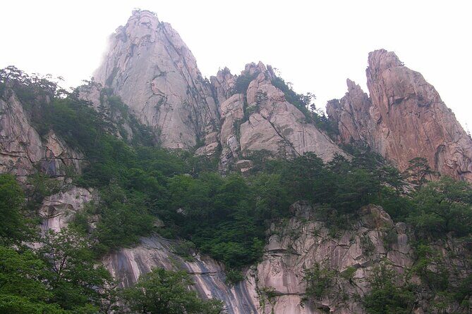2-days: Mt Seorak, East Sea(Naksansa) & Nami or Ulsanbawi Hiking - FAQ