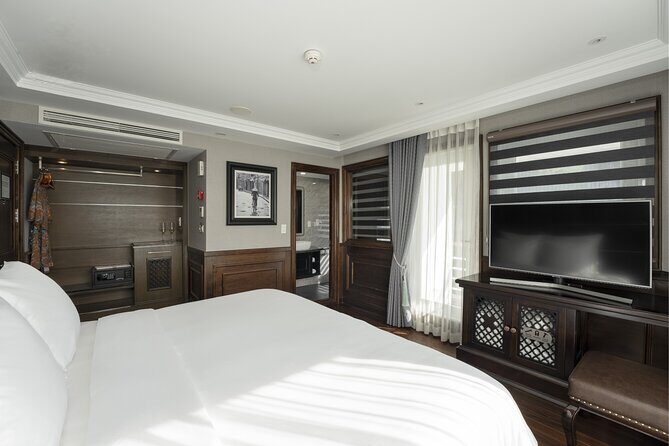 2 Days Tour of Halong Bay by Hera Cruise from Hanoi - FAQs
