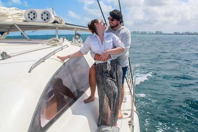 2 EN 1 Isla Mujeres Catamaran with Open Bar from Cancun - Who Will Love This Tour?