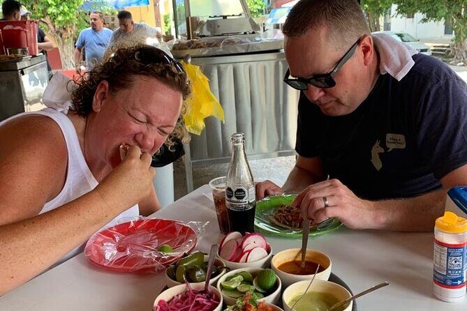 2 Hour and 30 Minutes Walking Tour in 5 De Diciembre - Atmosphere and Neighborhood Charm