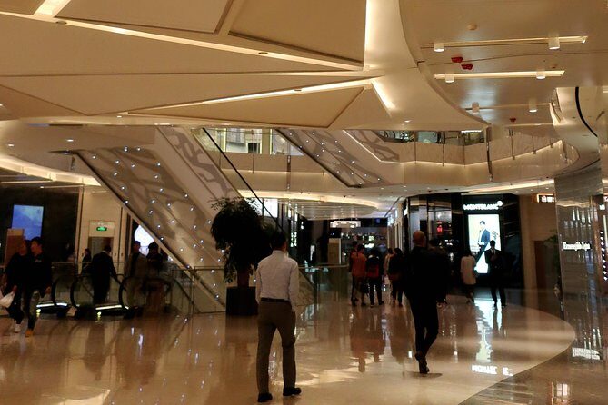 2-Hour Evening Walking Tour in Shanghai: Lookup Skycrapers With City Master - Who Will Love This Tour?