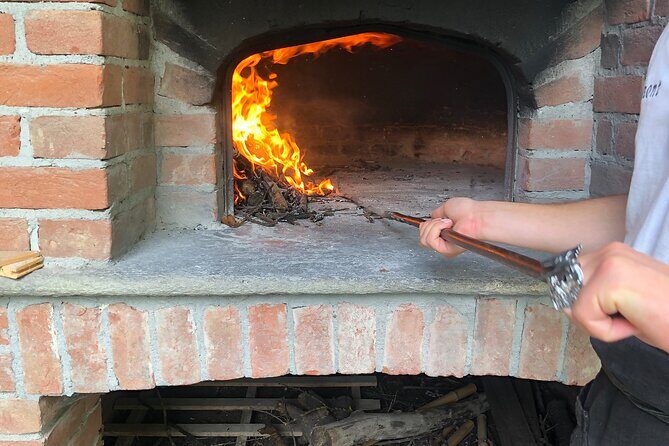 2-Hour Guided Family Pasta or Pizza Cooking Class in Acqui Terme - Key Points