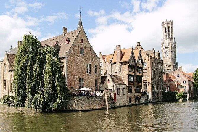 2-Hour Historical Walking Tour in Bruges with Praline Included - A Deep Dive into the 2-Hour Walk in Bruges